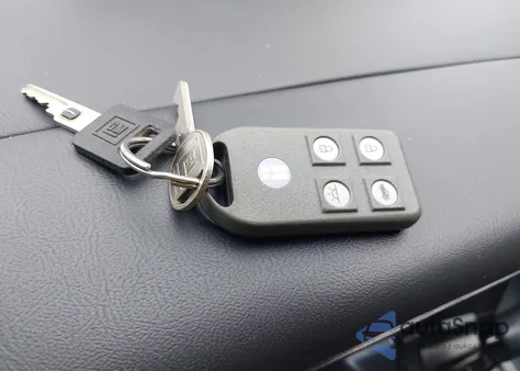 1992 Oldsmobile Toronado Trofeo из США, поврежденный, VIN 1G3EV13L7NU305739